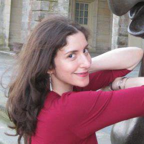 Headshot_Leonora Desar